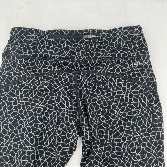 NIKE Women’s Dri-Fit Running Training Capri Pant Black/White Starglass sz: Small - Picture 4 of 10